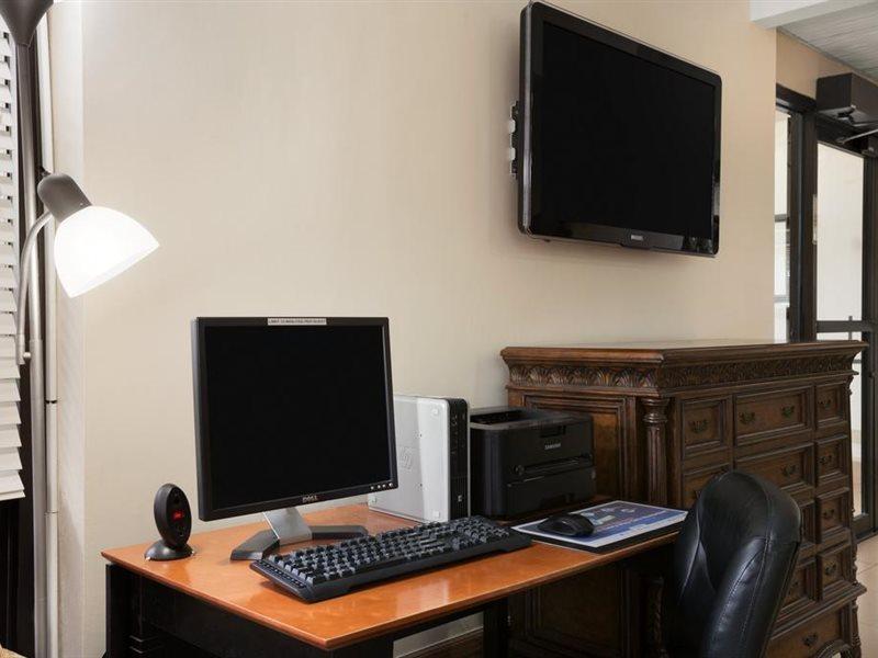 Days By Wyndham Airport Hotel