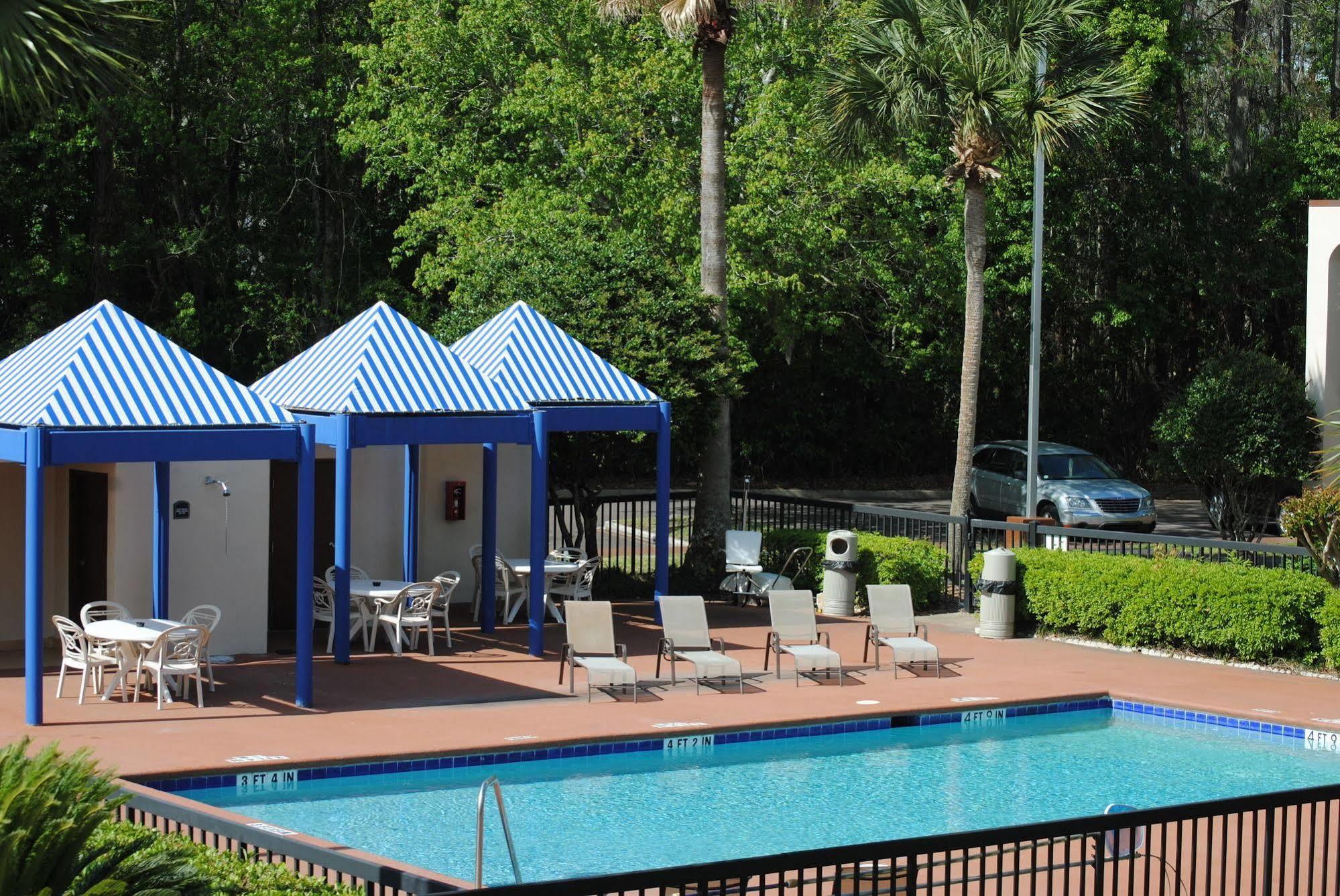 Hotel Days By Wyndham Airport 2*